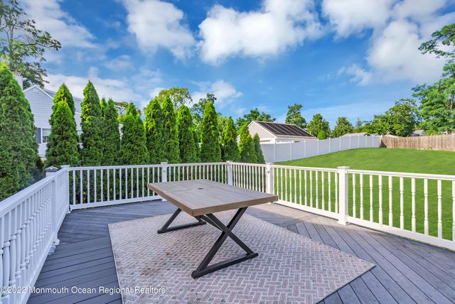 17 Johnston Street, Oakhurst, NJ 07755