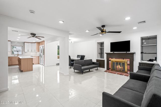 17 Johnston Street, Oakhurst, NJ 07755