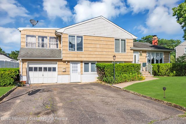 17 Johnston Street, Oakhurst, NJ 07755