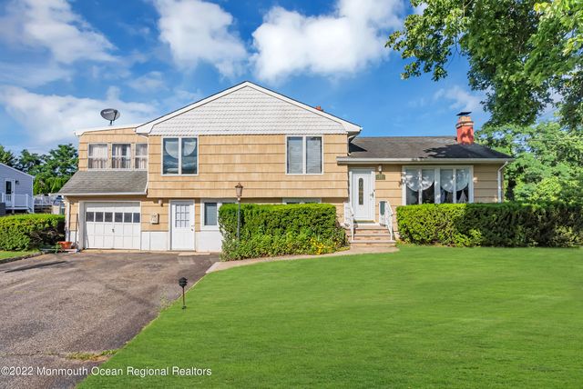 17 Johnston Street, Oakhurst, NJ 07755