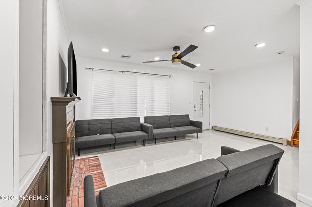 17 Johnston Street, Oakhurst, NJ 07755