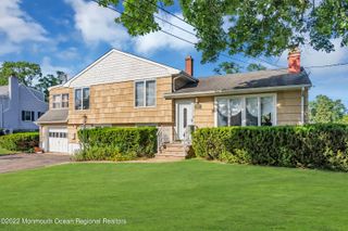 17 Johnston Street, Oakhurst, NJ 07755