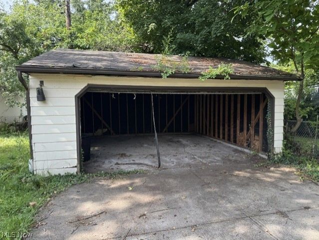 990 Pembrook Road, Cleveland Heights, OH 44121