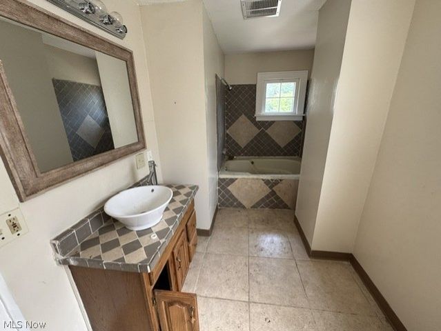 990 Pembrook Road, Cleveland Heights, OH 44121