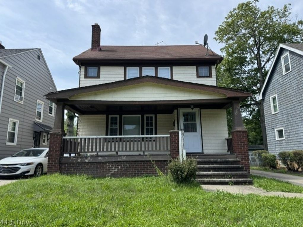 990 Pembrook Road, Cleveland Heights, OH 44121