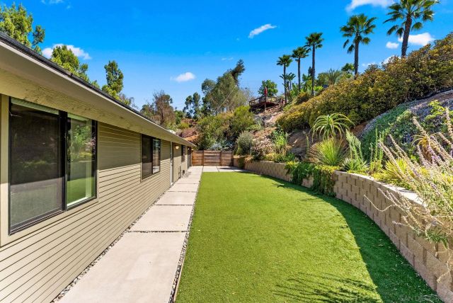1560 Plantation Way, El Cajon, CA 92019