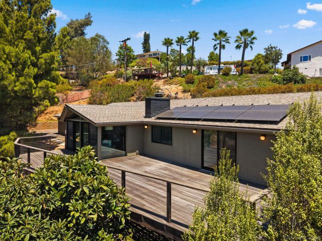 1560 Plantation Way, El Cajon, CA 92019