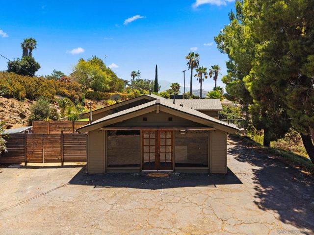 1560 Plantation Way, El Cajon, CA 92019