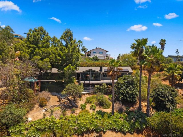 1560 Plantation Way, El Cajon, CA 92019