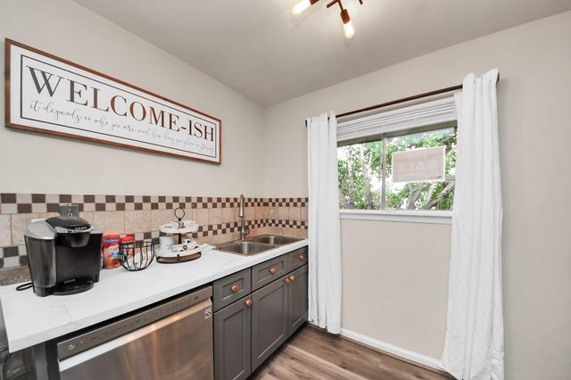 1529 Wirt Road 6, Houston, TX 77055