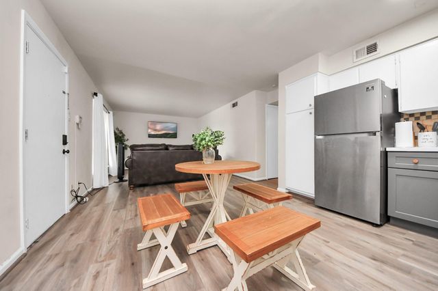 1529 Wirt Road 6, Houston, TX 77055