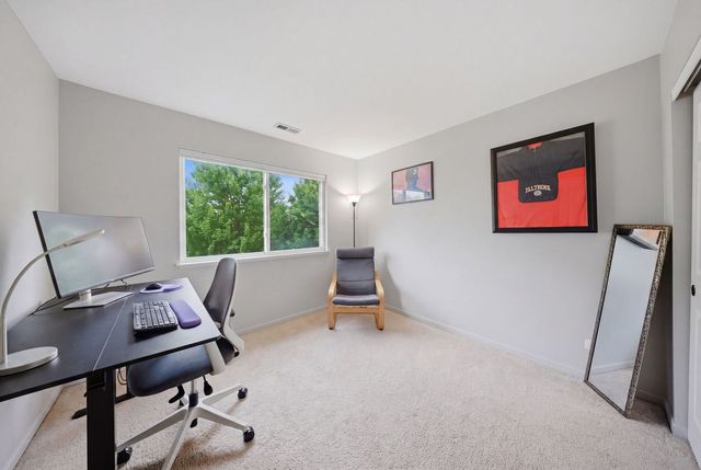 394 Jamestown Court, Aurora, IL 60504