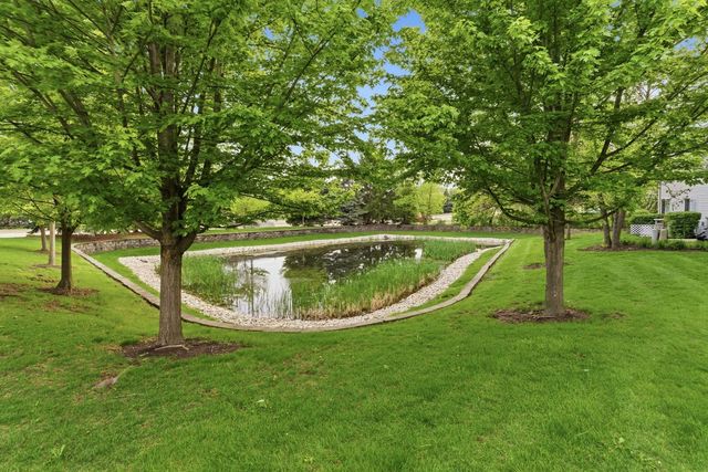 394 Jamestown Court, Aurora, IL 60504