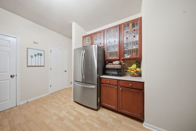 394 Jamestown Court, Aurora, IL 60504