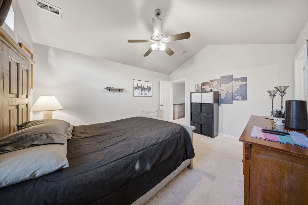 Image 16 of property listing at 394 Jamestown Court, Aurora, IL 60504