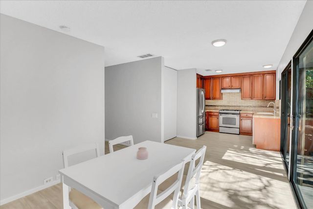 8 Adelphi Ct, Sacramento, CA 95825