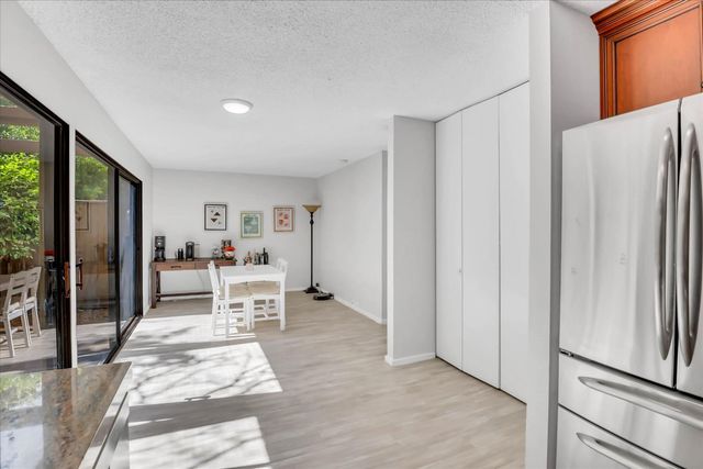8 Adelphi Ct, Sacramento, CA 95825