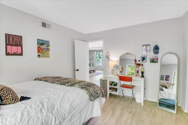 8 Adelphi Ct, Sacramento, CA 95825