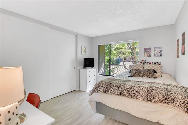 8 Adelphi Ct, Sacramento, CA 95825