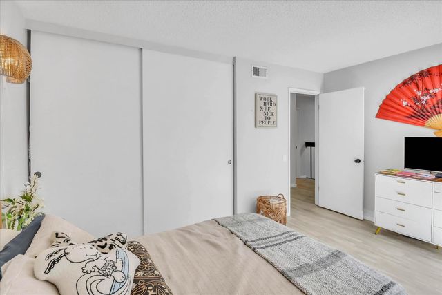 8 Adelphi Ct, Sacramento, CA 95825