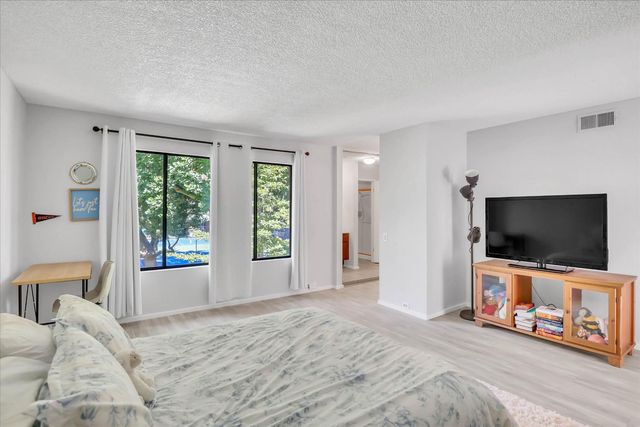 8 Adelphi Ct, Sacramento, CA 95825
