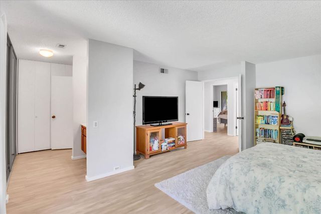 8 Adelphi Ct, Sacramento, CA 95825