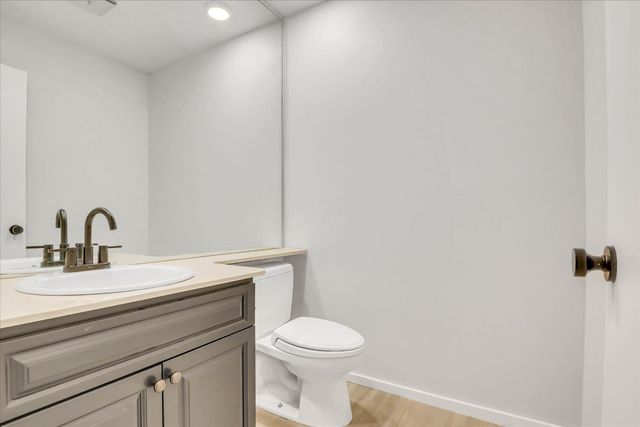 8 Adelphi Ct, Sacramento, CA 95825