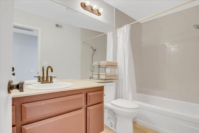 8 Adelphi Ct, Sacramento, CA 95825