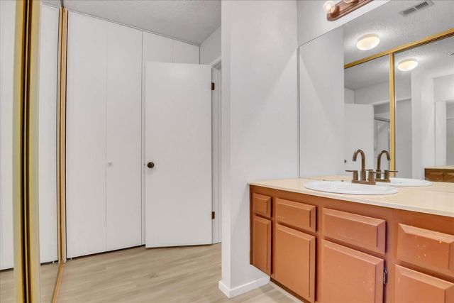 8 Adelphi Ct, Sacramento, CA 95825