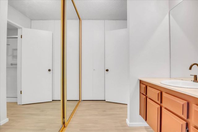 8 Adelphi Ct, Sacramento, CA 95825