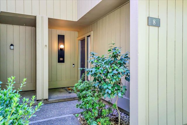 8 Adelphi Ct, Sacramento, CA 95825