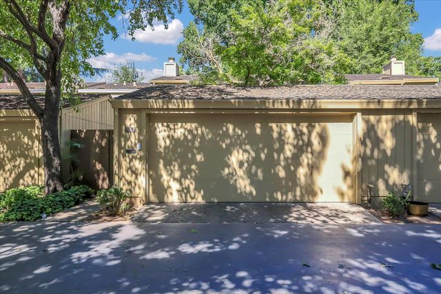 8 Adelphi Ct, Sacramento, CA 95825