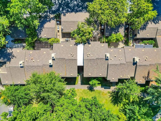 8 Adelphi Ct, Sacramento, CA 95825