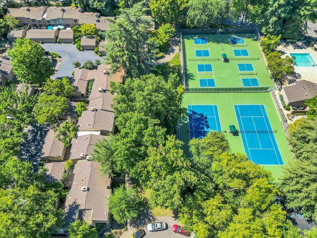 8 Adelphi Ct, Sacramento, CA 95825