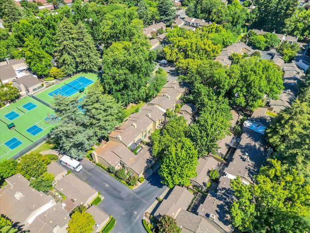 8 Adelphi Ct, Sacramento, CA 95825