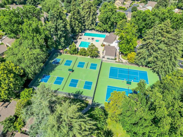 8 Adelphi Ct, Sacramento, CA 95825