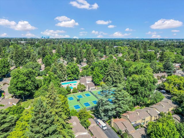 8 Adelphi Ct, Sacramento, CA 95825