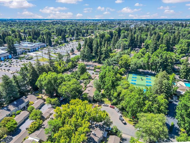 8 Adelphi Ct, Sacramento, CA 95825
