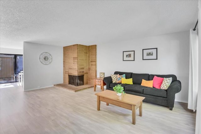 8 Adelphi Ct, Sacramento, CA 95825