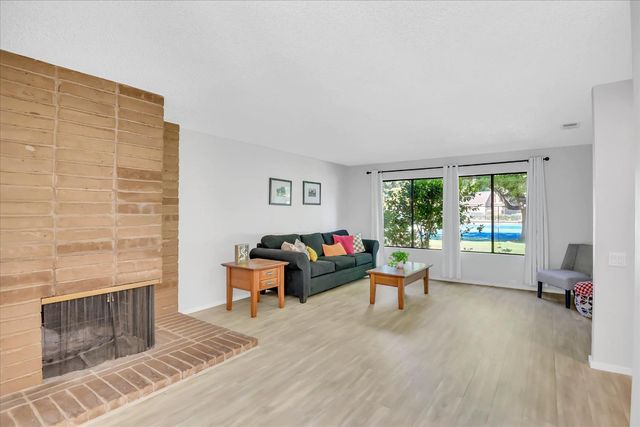8 Adelphi Ct, Sacramento, CA 95825
