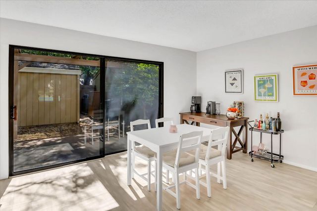 8 Adelphi Ct, Sacramento, CA 95825