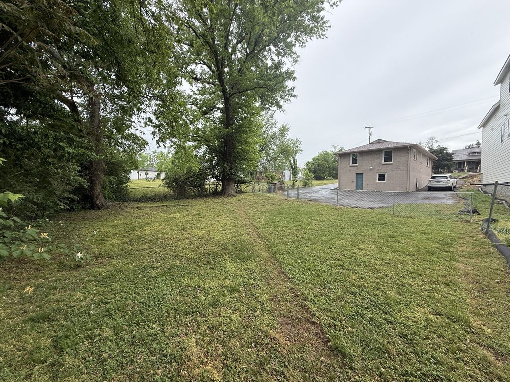 1411 Porter Rd, Nashville, TN 37206