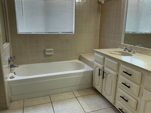 923 Turtle Lake Boulevard, Irving, TX 75060
