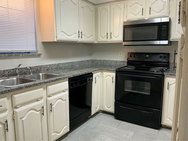 923 Turtle Lake Boulevard, Irving, TX 75060