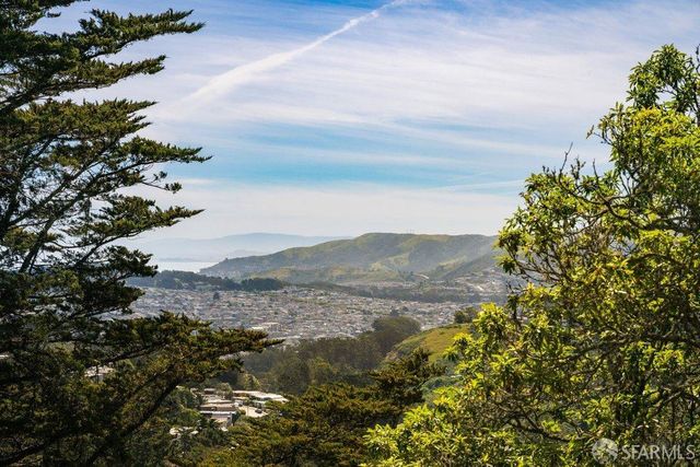 156 Midcrest Way, San Francisco, CA 94131