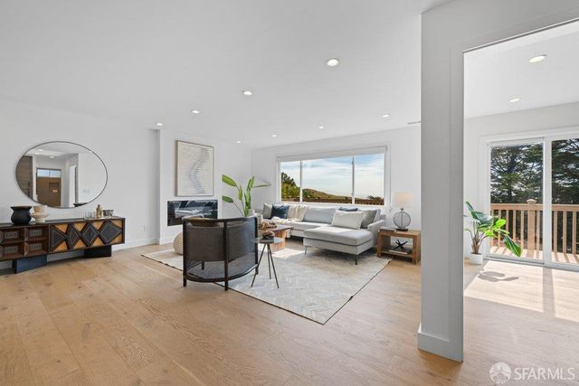 156 Midcrest Way, San Francisco, CA 94131