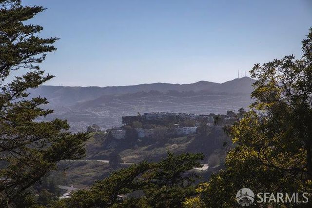 156 Midcrest Way, San Francisco, CA 94131