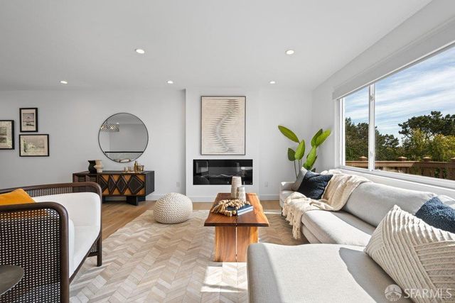 156 Midcrest Way, San Francisco, CA 94131