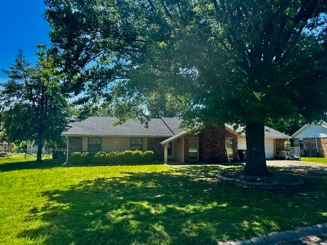 2814 W Highland Drive, Rogers, AR 72756