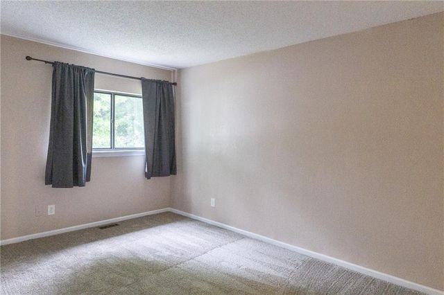 1424 E 125th Terrace E F, Olathe, KS 66061